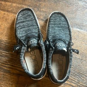 Bearly worn Black Hey Dude shoes.  I wear a 9.5.